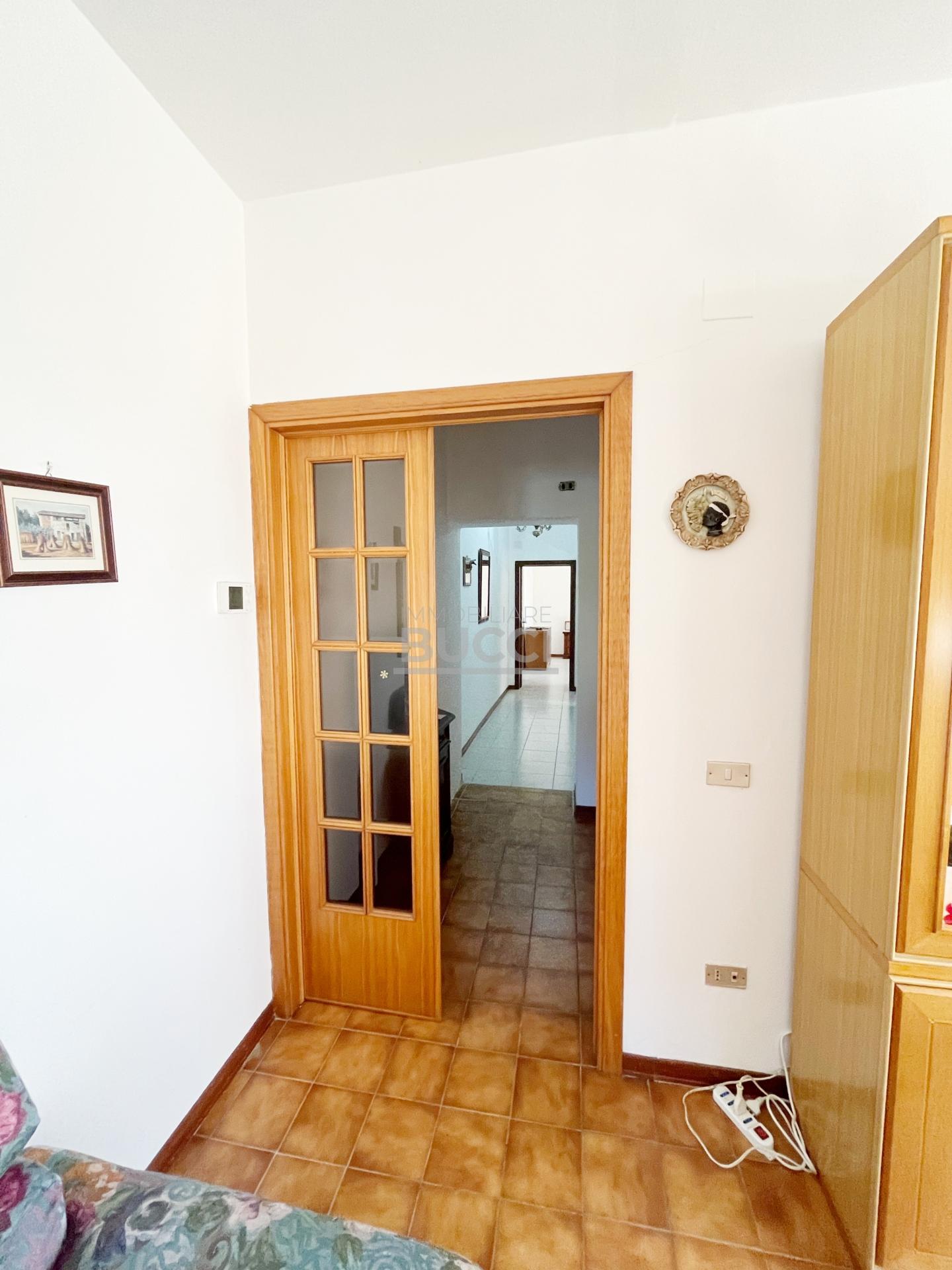 LOCALITA’ LA SDRISCIA ( COMUNE DI PIOMBINO ) VENDESI APPARTAMENTO CON GRANDE SPAZIO ESTERNO € 197.000