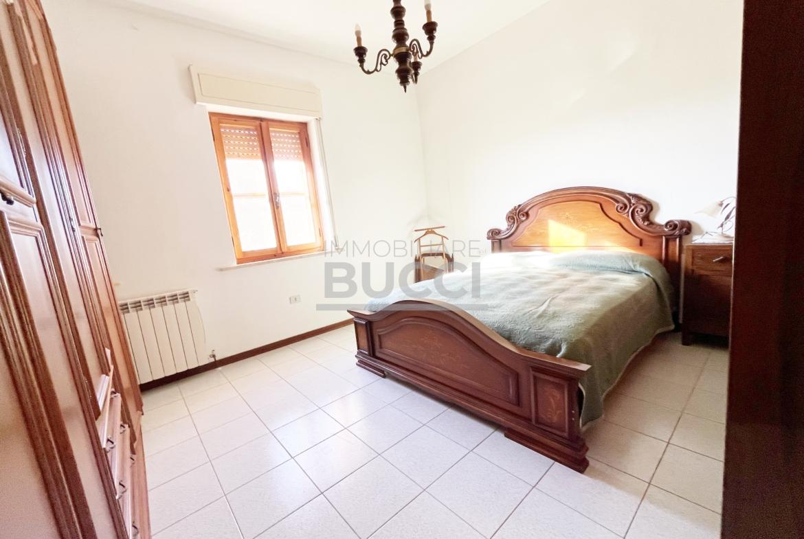 LOCALITA’ LA SDRISCIA ( COMUNE DI PIOMBINO ) VENDESI APPARTAMENTO CON GRANDE SPAZIO ESTERNO € 197.000
