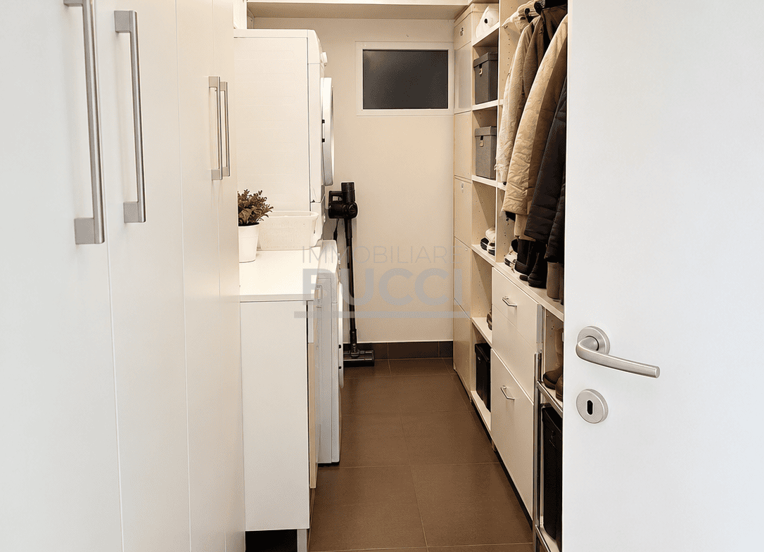 FOLLONICA – APPARTAMENTO DI PREGIO IN VIALE MATTEOTTI 2 MINUTI A PIEDI DALLA SPIAGGIA Ape in rich. € 370.000