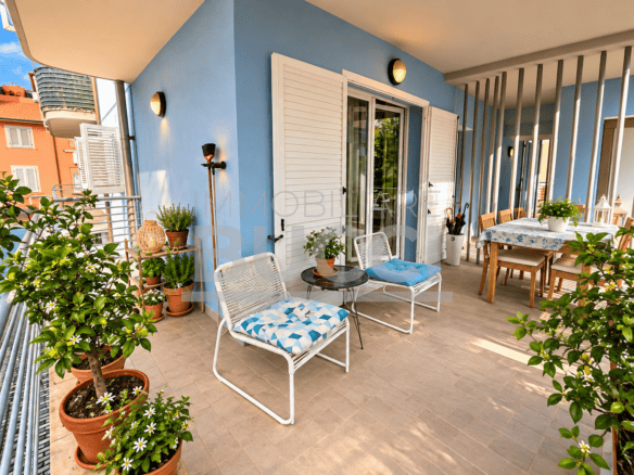 FOLLONICA – APPARTAMENTO DI PREGIO IN VIALE MATTEOTTI 2 MINUTI A PIEDI DALLA SPIAGGIA Ape in rich. € 370.000