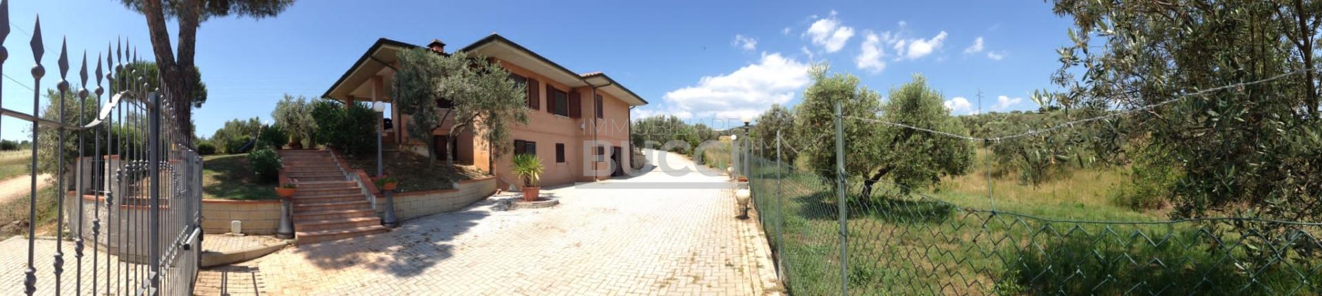 IN ZONA COLLINARE VICINO A FOLLONICA VILLA UNIFAMILIARE CON TERRENO CIRCA ETTARO VISTA MARE RICHIESTA € 720.000