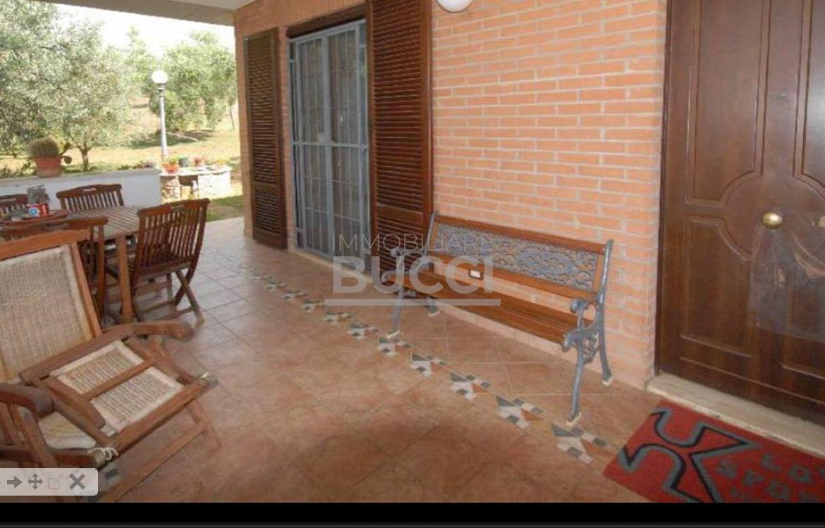 IN ZONA COLLINARE VICINO A FOLLONICA VILLA UNIFAMILIARE CON TERRENO CIRCA ETTARO VISTA MARE RICHIESTA € 720.000