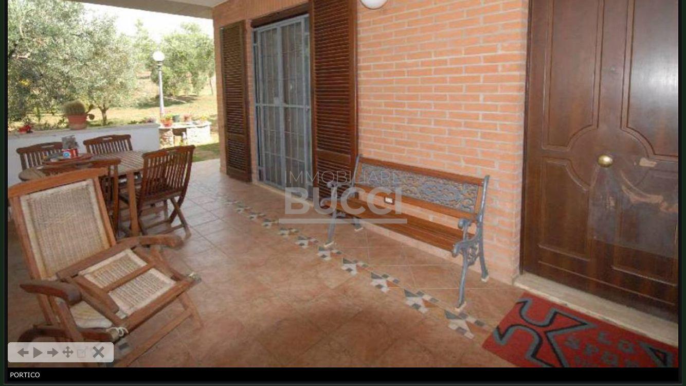 IN ZONA COLLINARE VICINO A FOLLONICA VILLA UNIFAMILIARE CON TERRENO CIRCA ETTARO VISTA MARE RICHIESTA € 720.000
