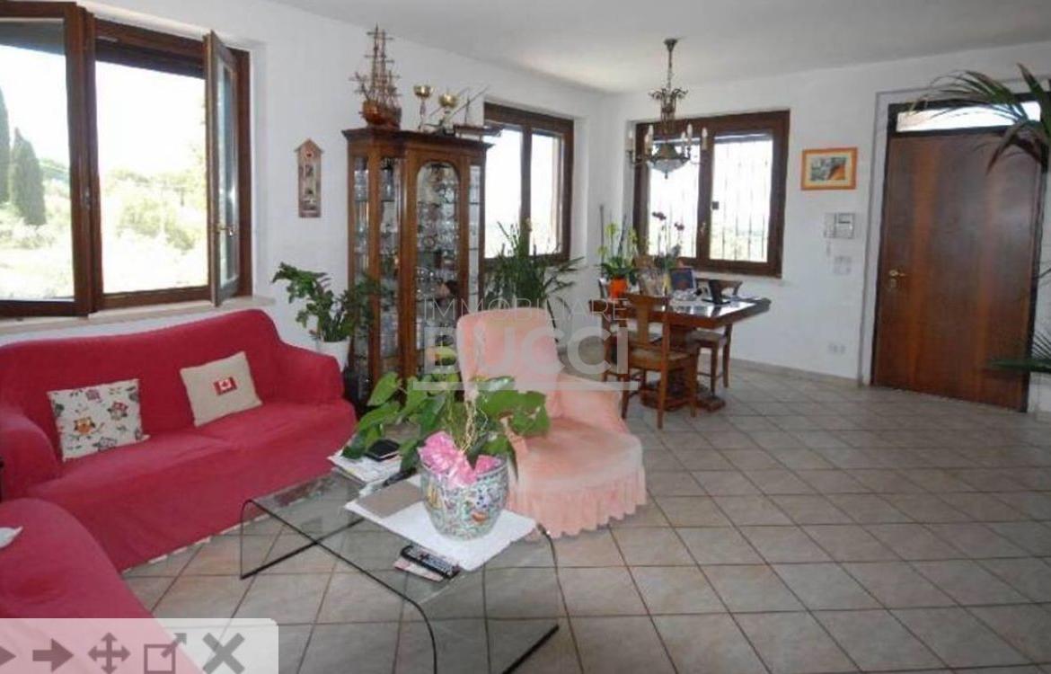 IN ZONA COLLINARE VICINO A FOLLONICA VILLA UNIFAMILIARE CON TERRENO CIRCA ETTARO VISTA MARE RICHIESTA € 720.000