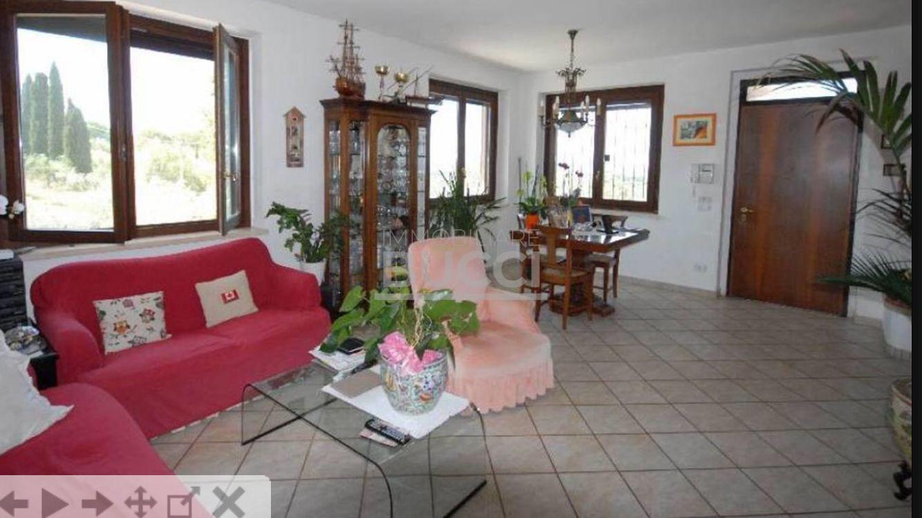 IN ZONA COLLINARE VICINO A FOLLONICA VILLA UNIFAMILIARE CON TERRENO CIRCA ETTARO VISTA MARE RICHIESTA € 720.000