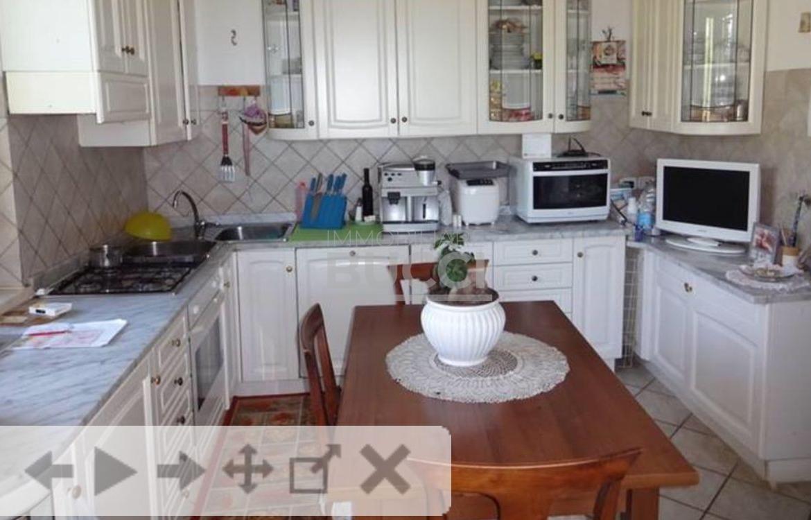 IN ZONA COLLINARE VICINO A FOLLONICA VILLA UNIFAMILIARE CON TERRENO CIRCA ETTARO VISTA MARE RICHIESTA € 720.000