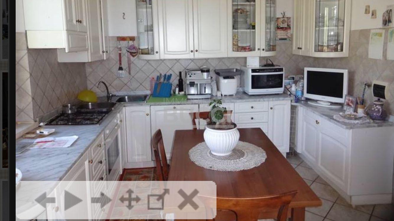 IN ZONA COLLINARE VICINO A FOLLONICA VILLA UNIFAMILIARE CON TERRENO CIRCA ETTARO VISTA MARE RICHIESTA € 720.000