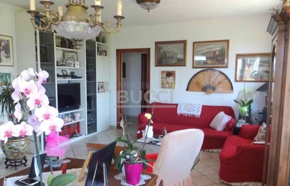 IN ZONA COLLINARE VICINO A FOLLONICA VILLA UNIFAMILIARE CON TERRENO CIRCA ETTARO VISTA MARE RICHIESTA € 720.000