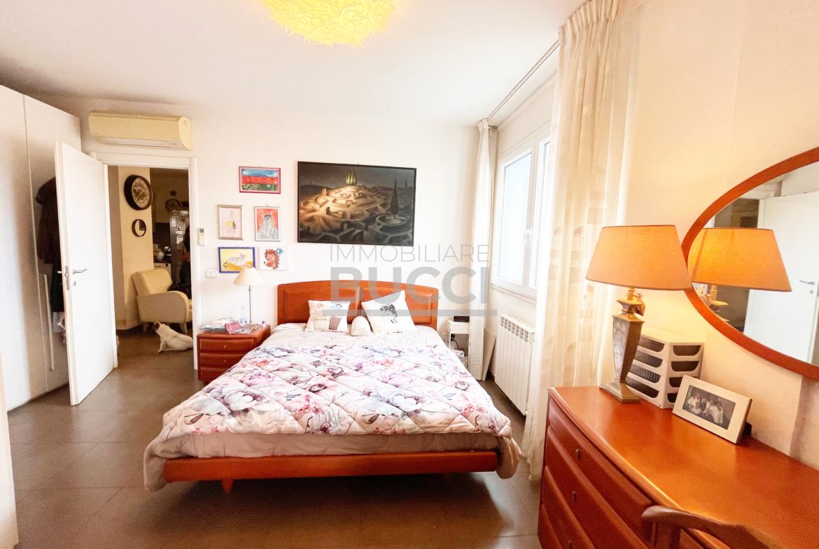 FOLLONICA – APPARTAMENTO DI PREGIO IN VIALE MATTEOTTI 2 MINUTI A PIEDI DALLA SPIAGGIA Ape in rich. € 370.000