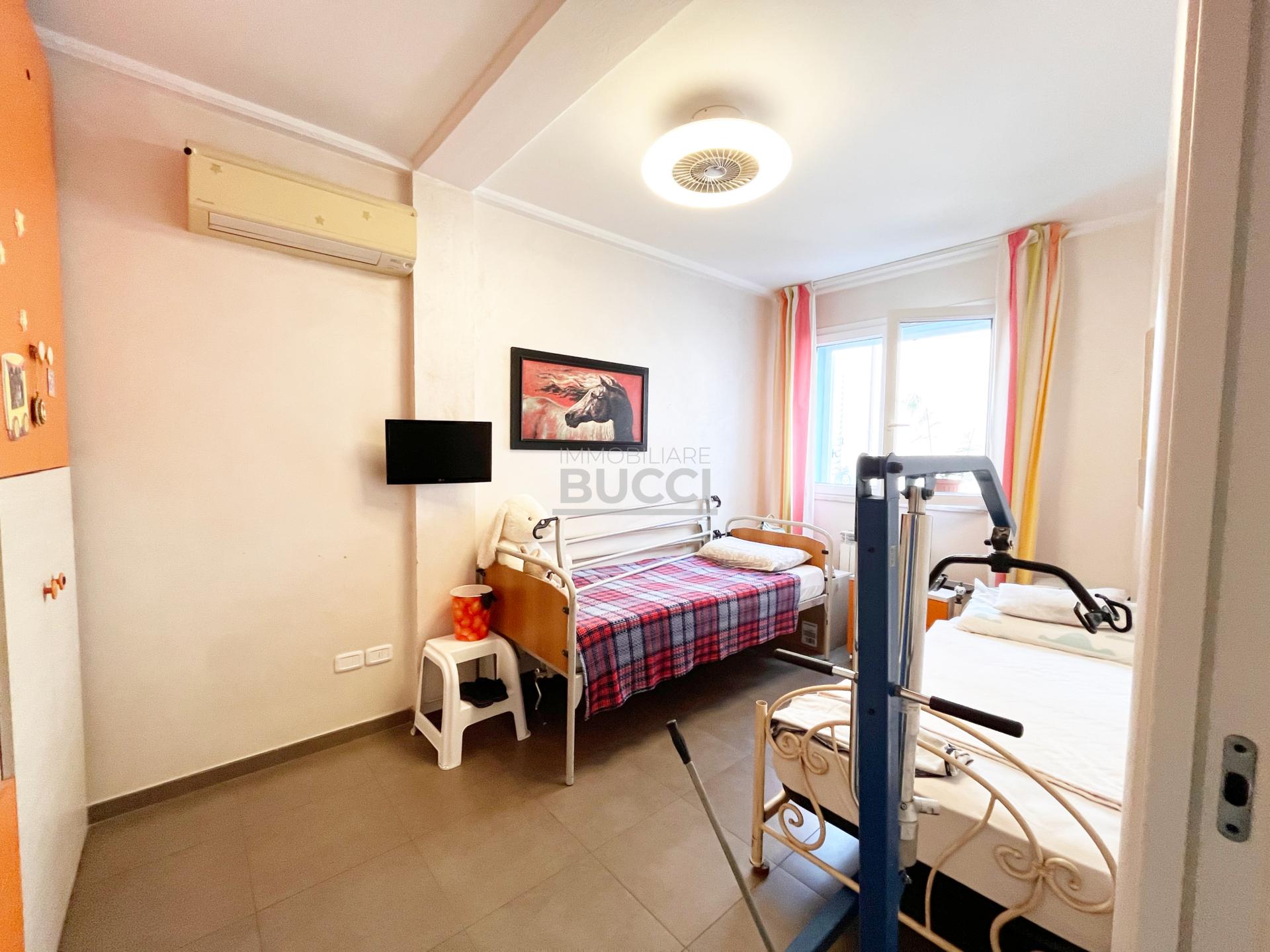 FOLLONICA – APPARTAMENTO DI PREGIO IN VIALE MATTEOTTI 2 MINUTI A PIEDI DALLA SPIAGGIA Ape in rich. € 370.000