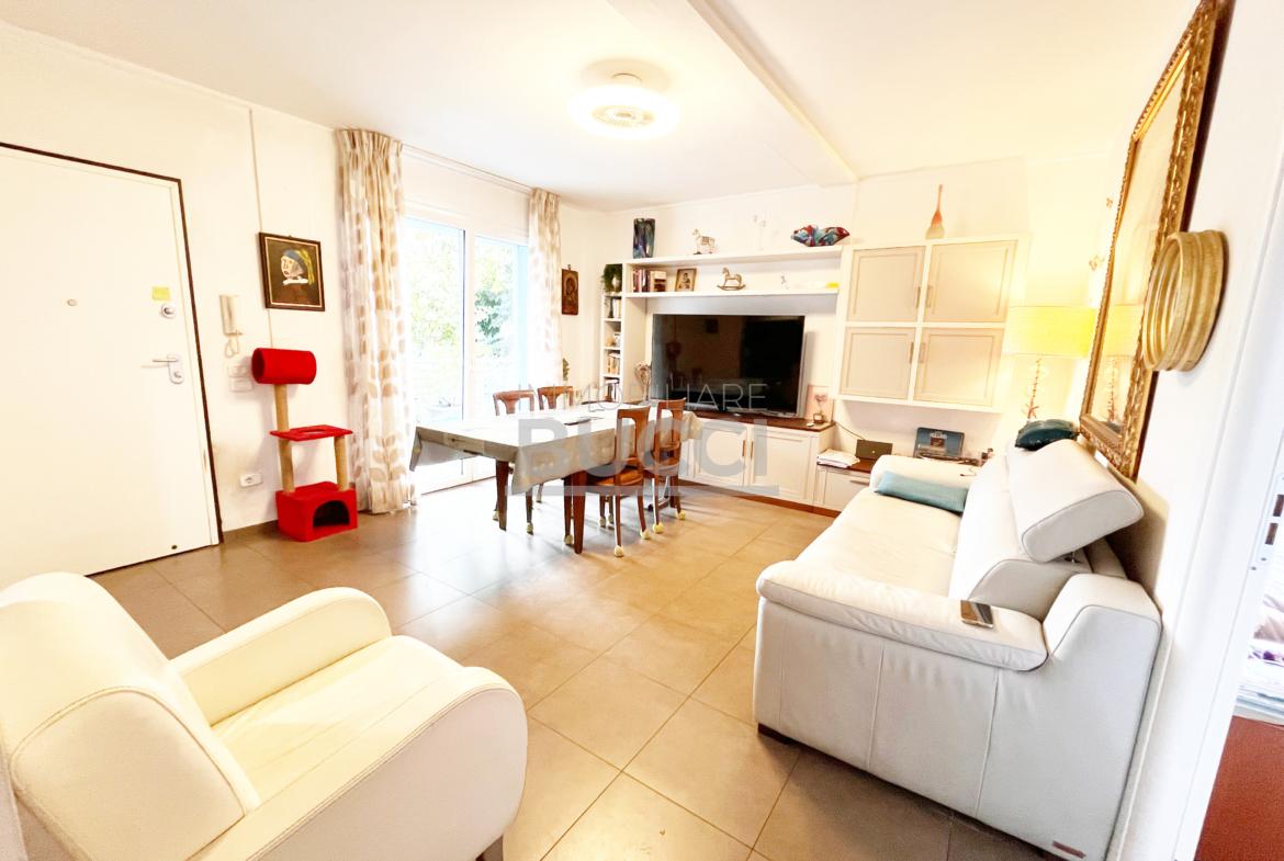FOLLONICA – APPARTAMENTO DI PREGIO IN VIALE MATTEOTTI 2 MINUTI A PIEDI DALLA SPIAGGIA Ape in rich. € 370.000