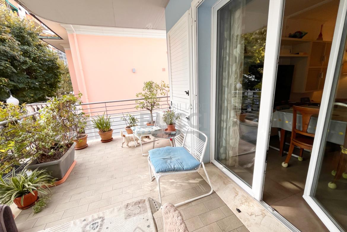 FOLLONICA – APPARTAMENTO DI PREGIO IN VIALE MATTEOTTI 2 MINUTI A PIEDI DALLA SPIAGGIA Ape in rich. € 370.000